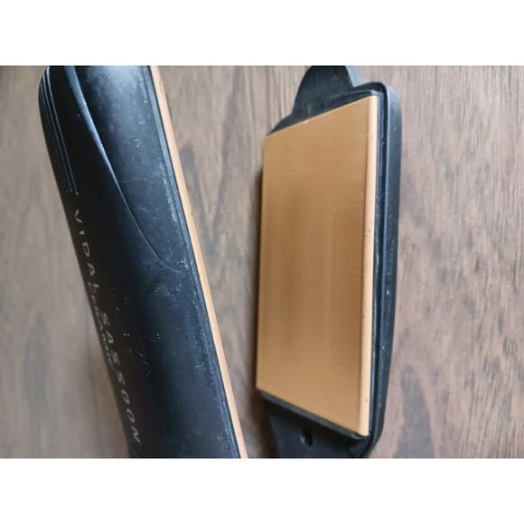 Vidal Sassoon Ceramic Flat Iron Hair Straightener - Picture 4 of 5